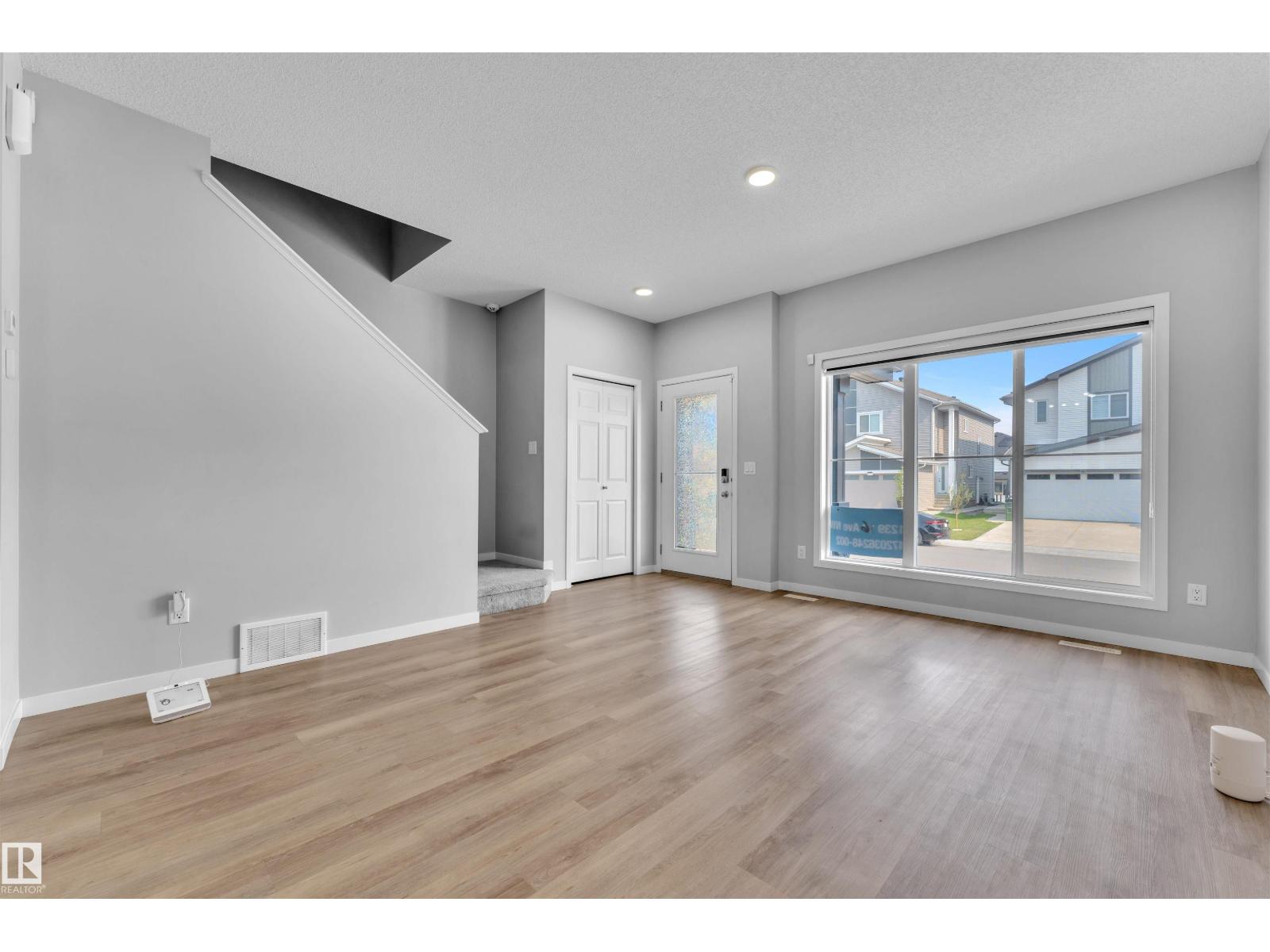 Photo 2 of 1239 16 Av Nw, Edmonton AB
