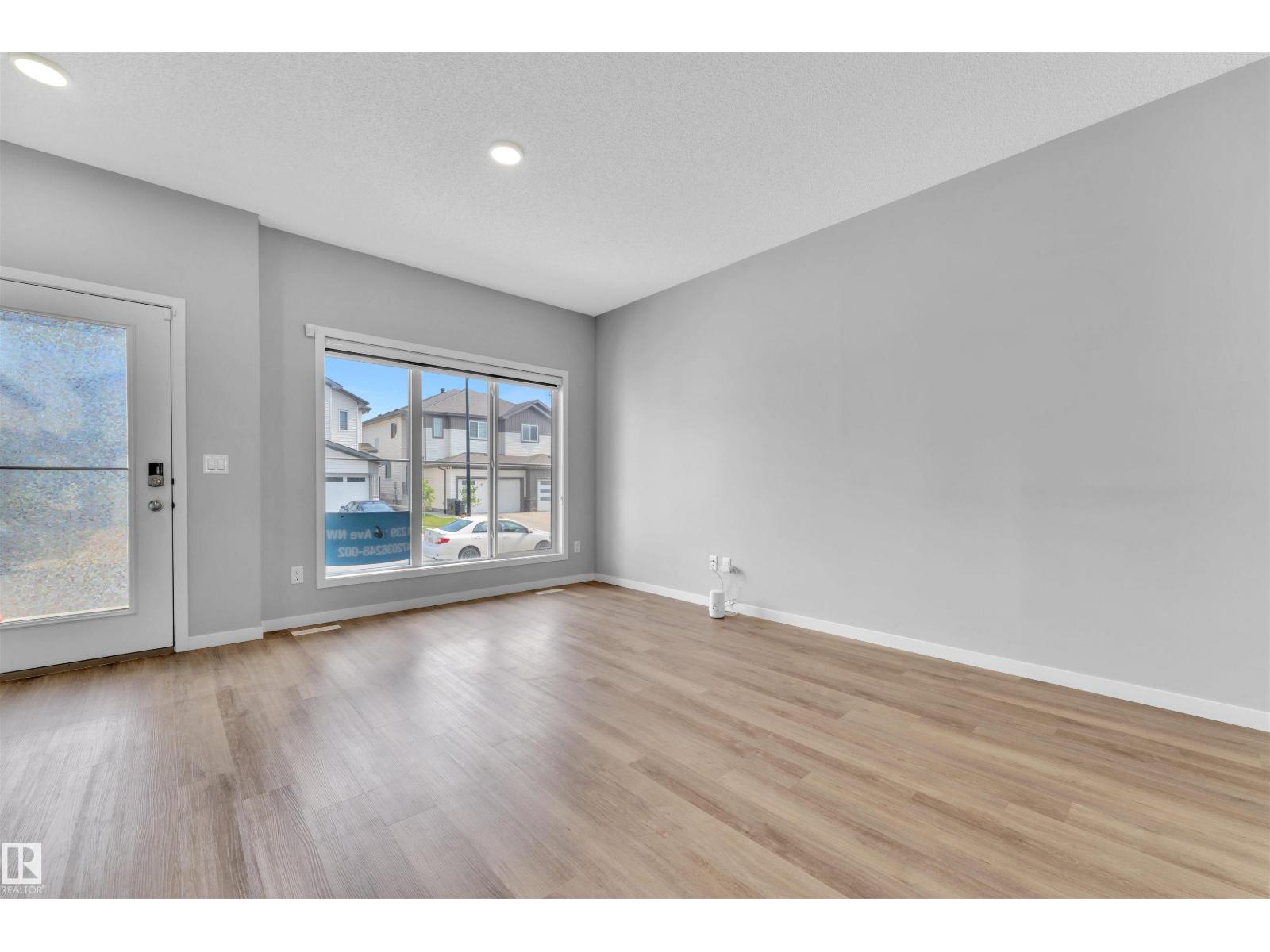 Photo 3 of 1239 16 Av Nw, Edmonton AB