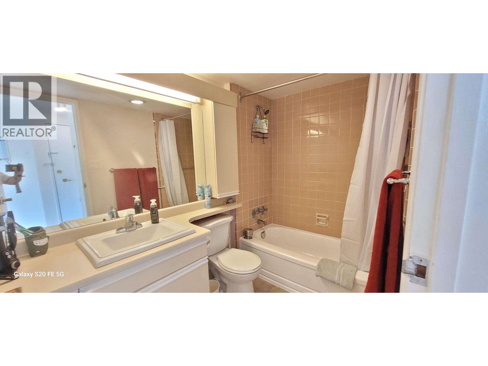 Photo 10 of 303 4691 W 10th Avenue, Vancouver BC