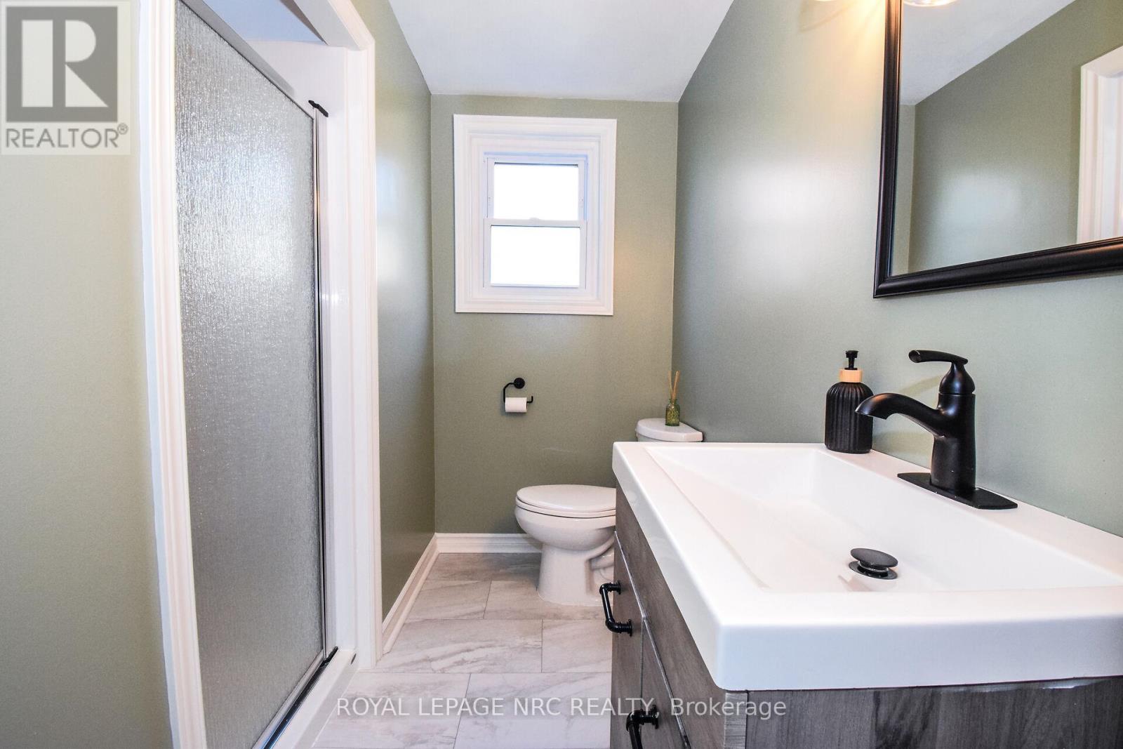 Photo 13 of 4 Belair Drive, St Catharines ON