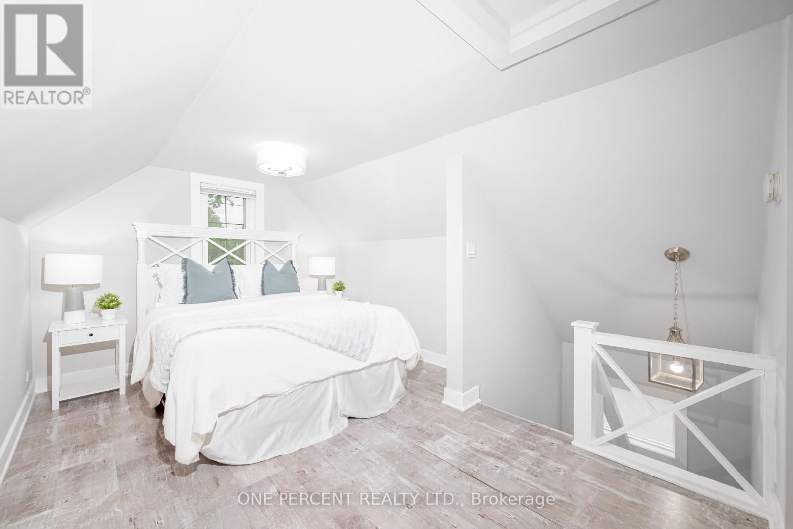 Photo 10 of 406 Peter Street N, Orillia ON