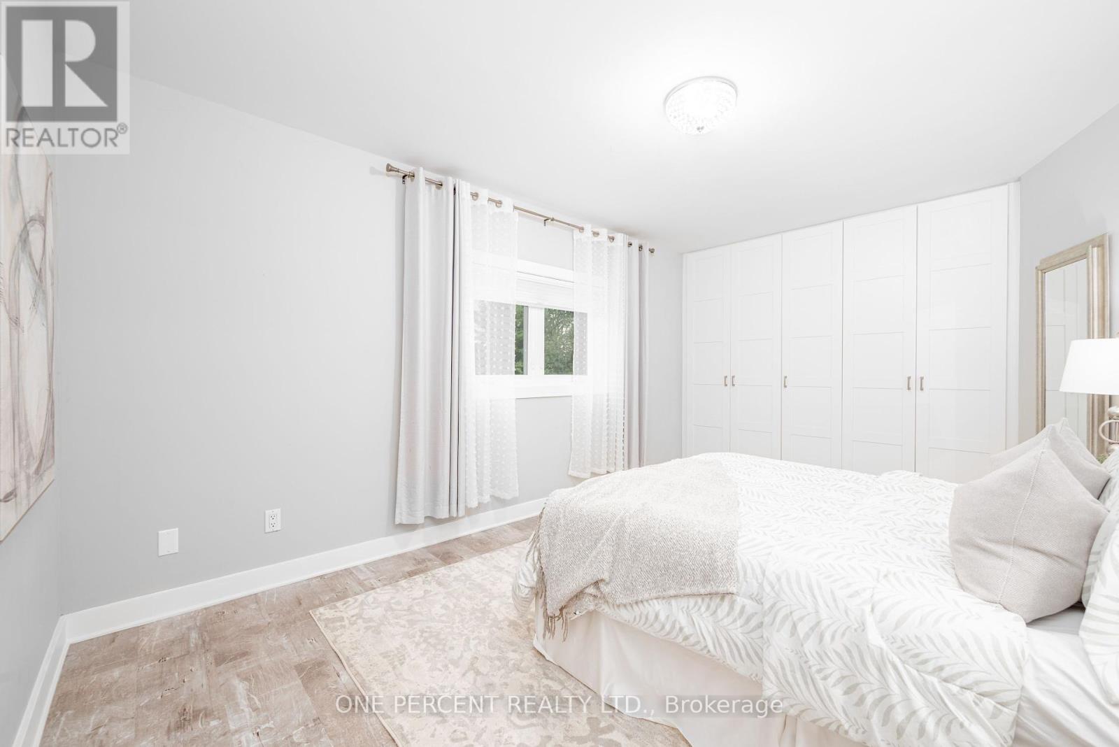 Photo 11 of 406 Peter Street N, Orillia ON