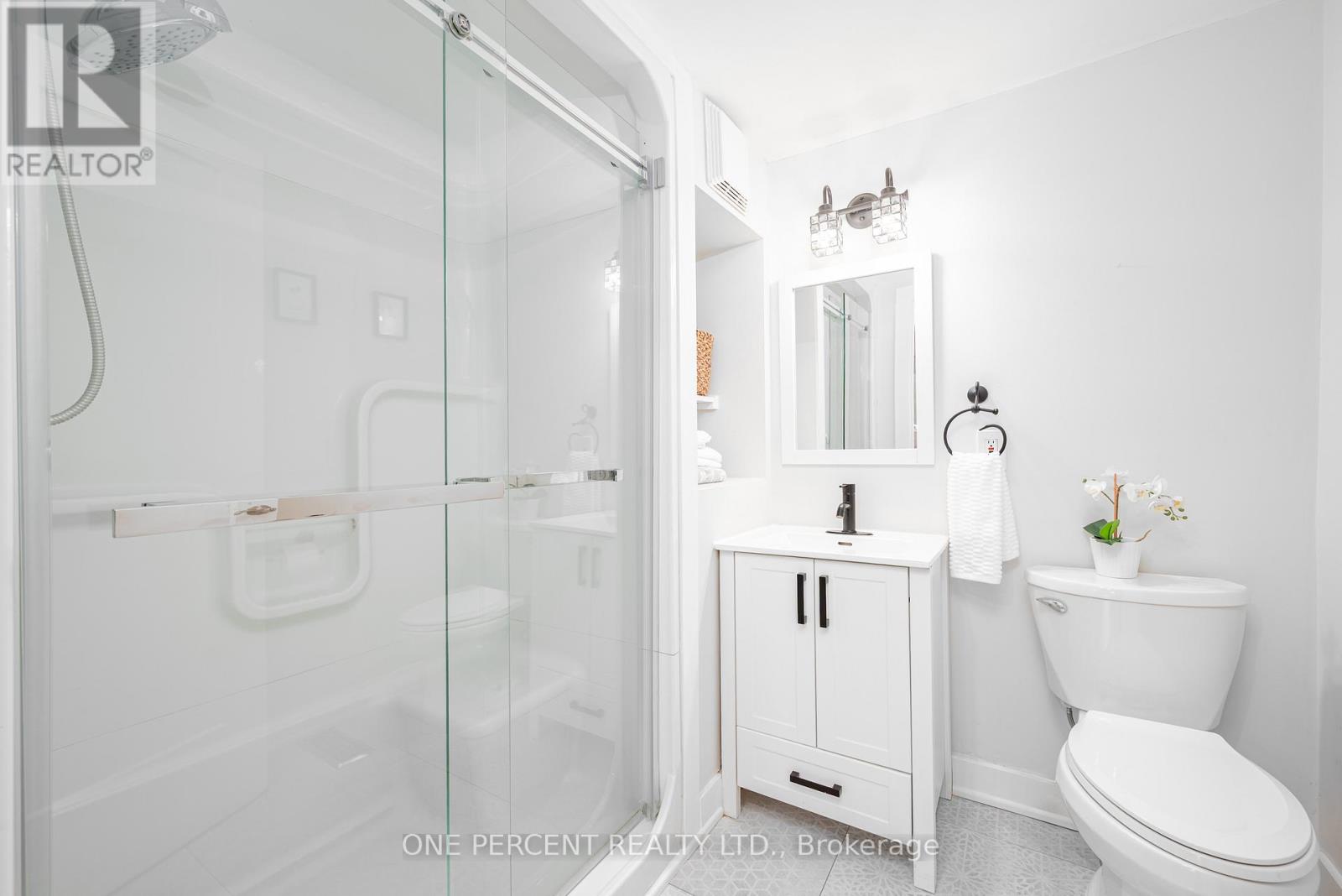 Photo 16 of 406 Peter Street N, Orillia ON