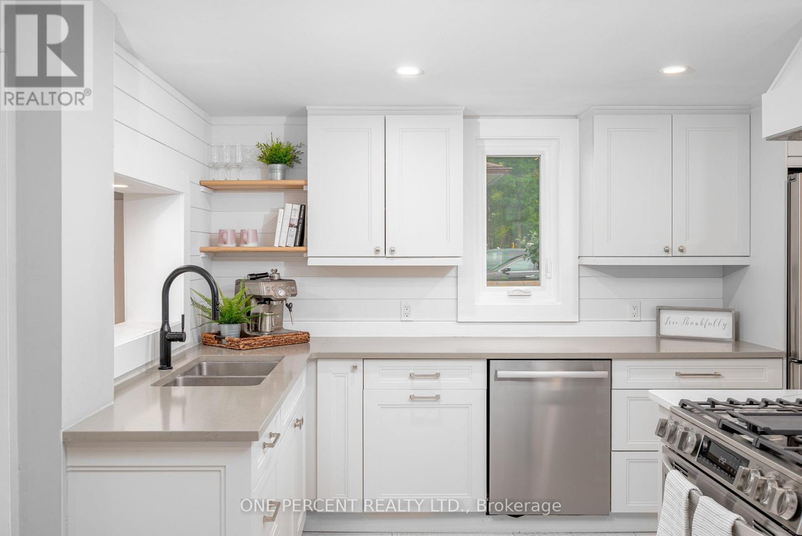Photo 14 of 406 Peter Street N, Orillia ON