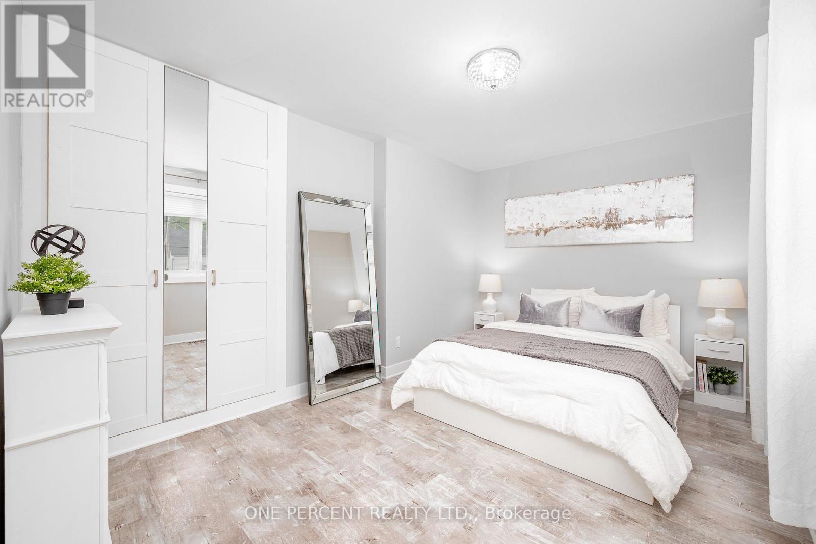 Photo 28 of 406 Peter Street N, Orillia ON