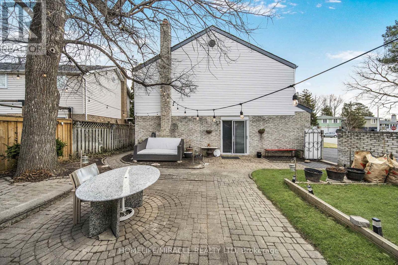 Photo 26 of 38 River View Drive, Brampton ON