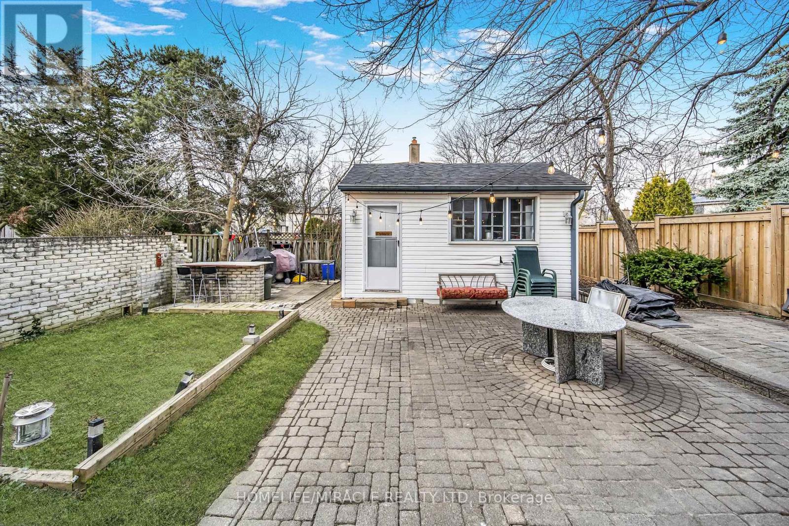 Photo 18 of 38 River View Drive, Brampton ON