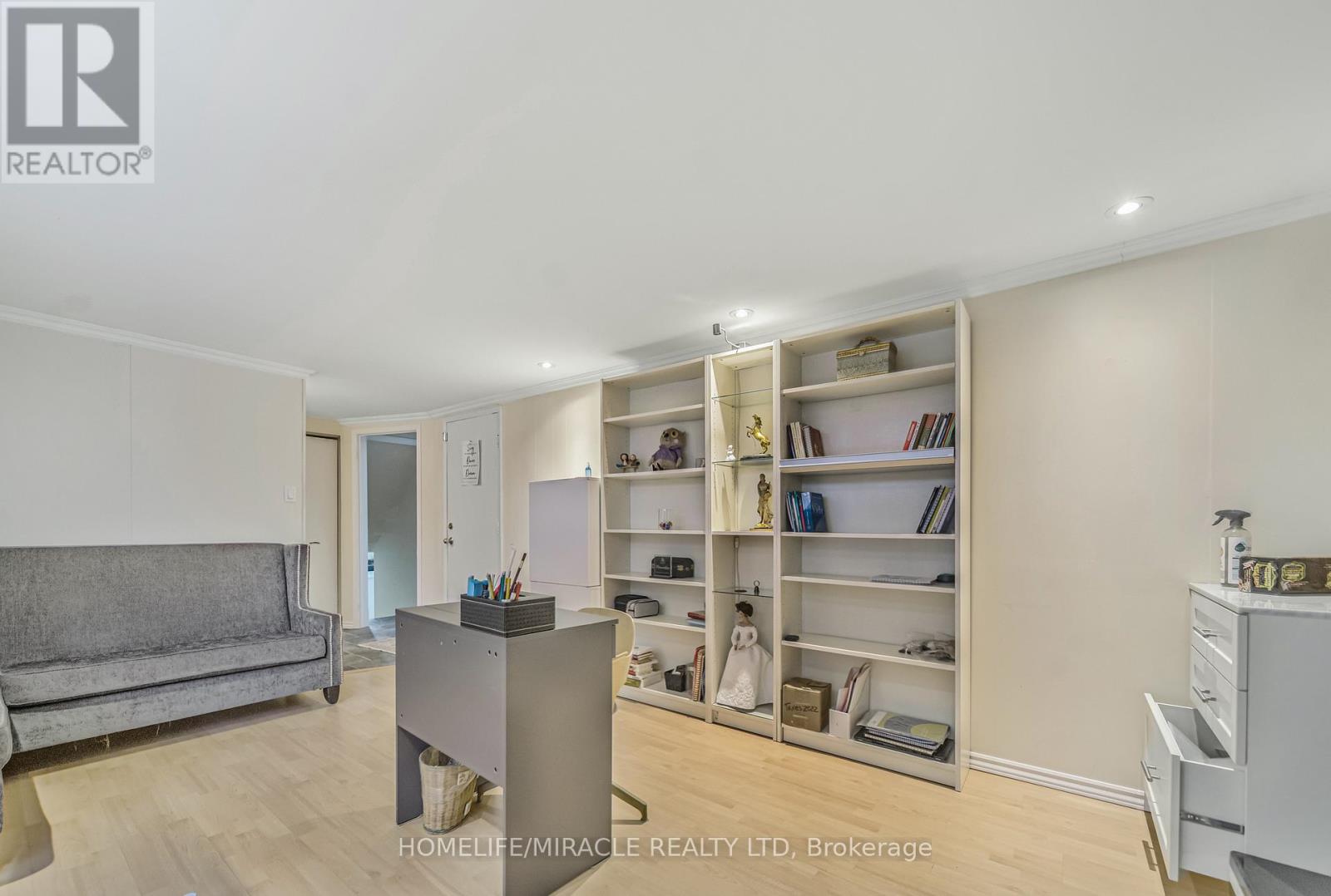 Photo 19 of 38 River View Drive, Brampton ON