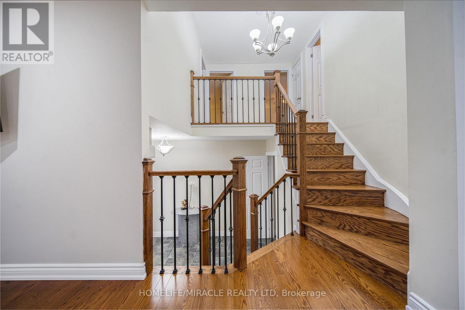 Photo 32 of 38 River View Drive, Brampton ON