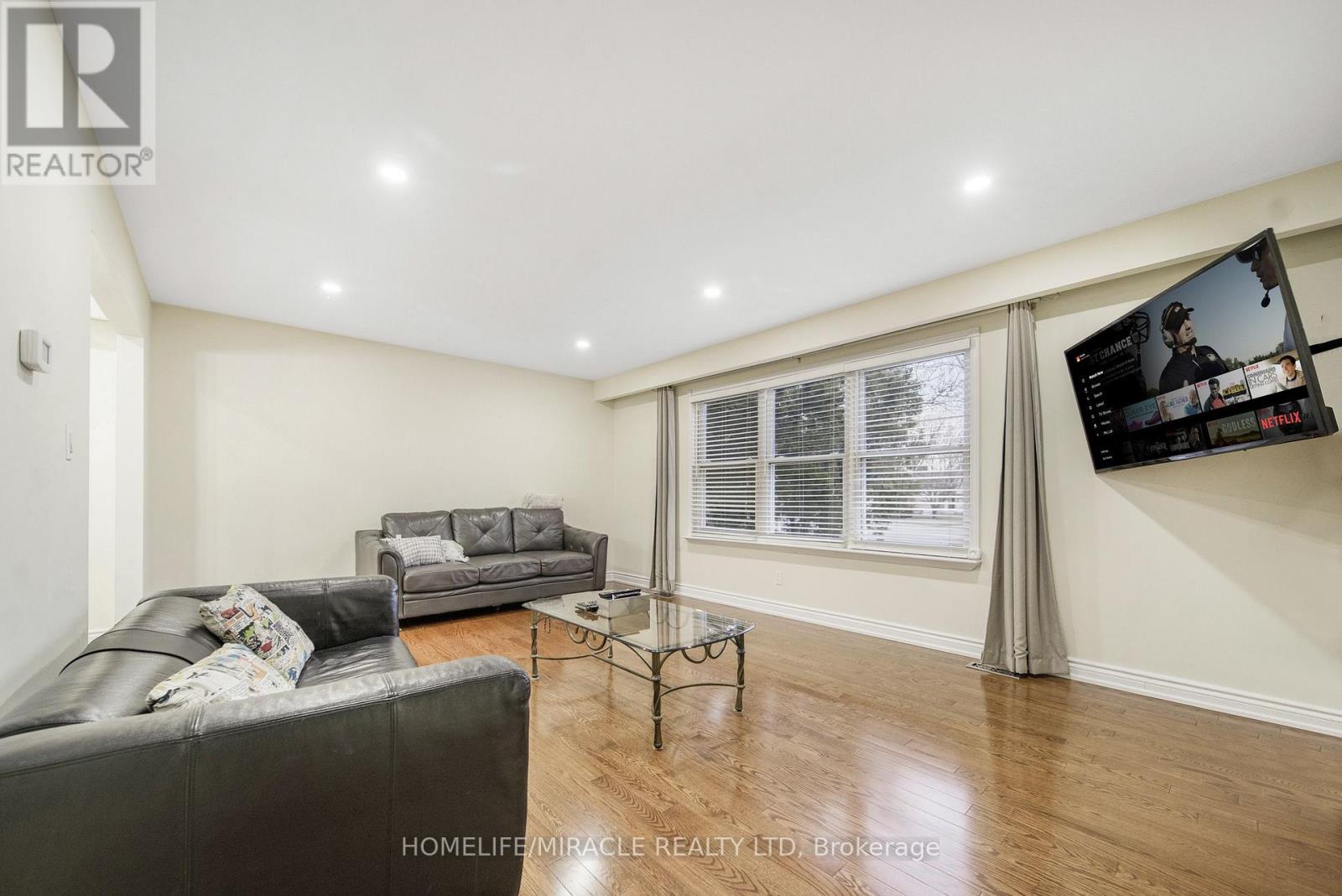 Photo 22 of 38 River View Drive, Brampton ON