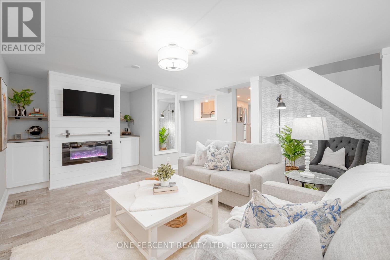 Photo 21 of 406 Peter Street N, Orillia ON