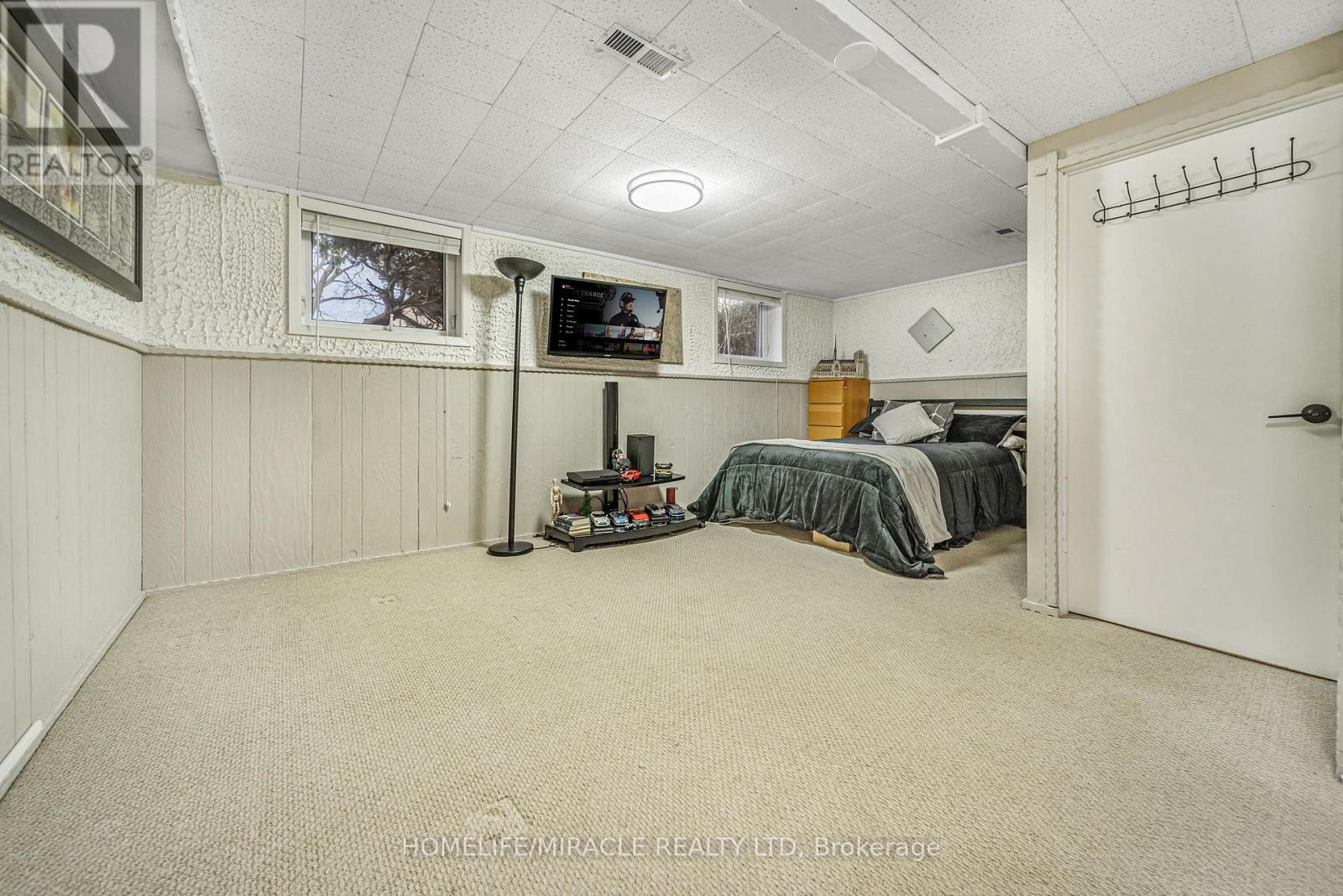 Photo 14 of 38 River View Drive, Brampton ON