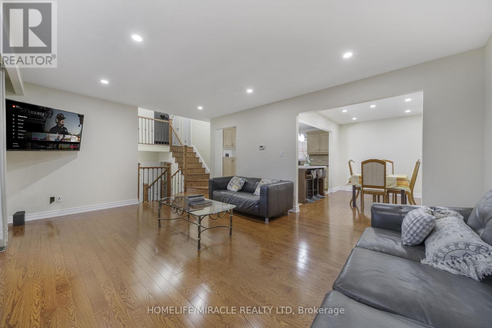 Photo 6 of 38 River View Drive, Brampton ON