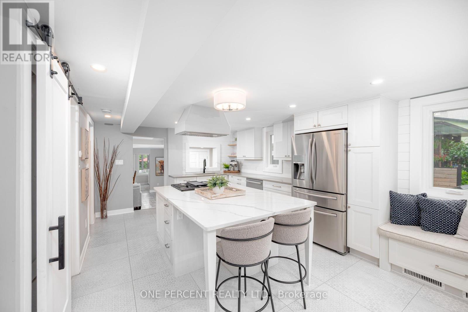 Photo 3 of 406 Peter Street N, Orillia ON