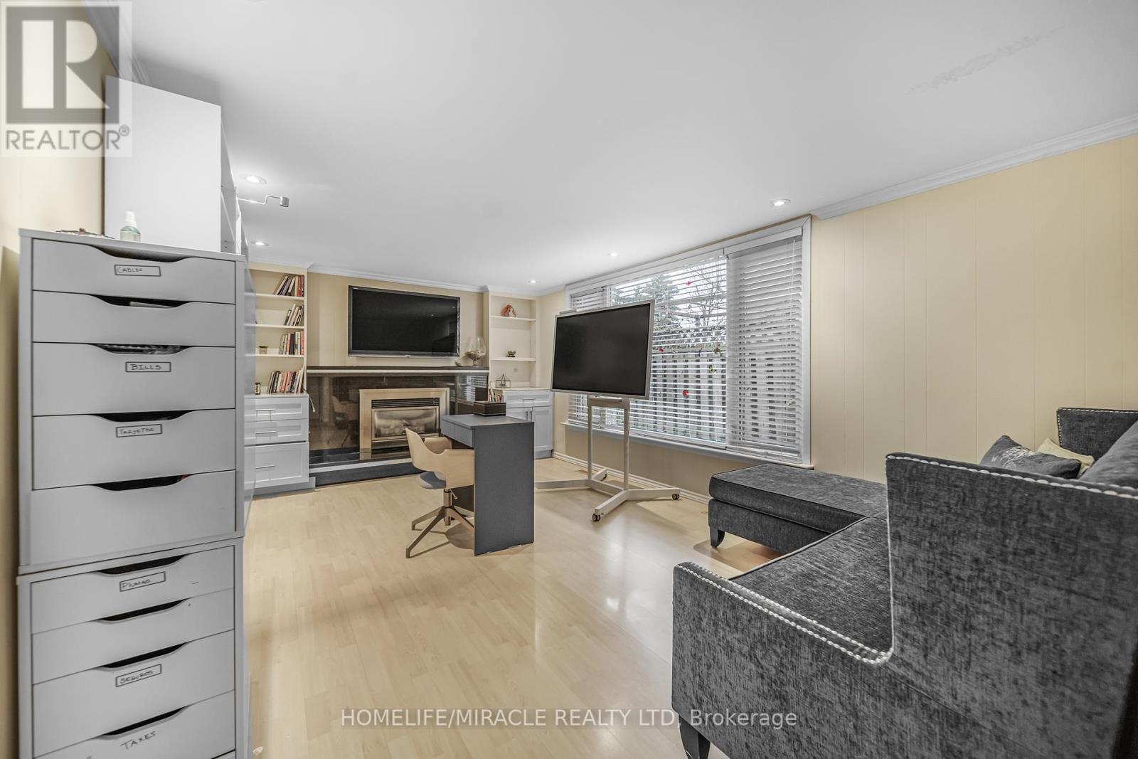 Photo 12 of 38 River View Drive, Brampton ON