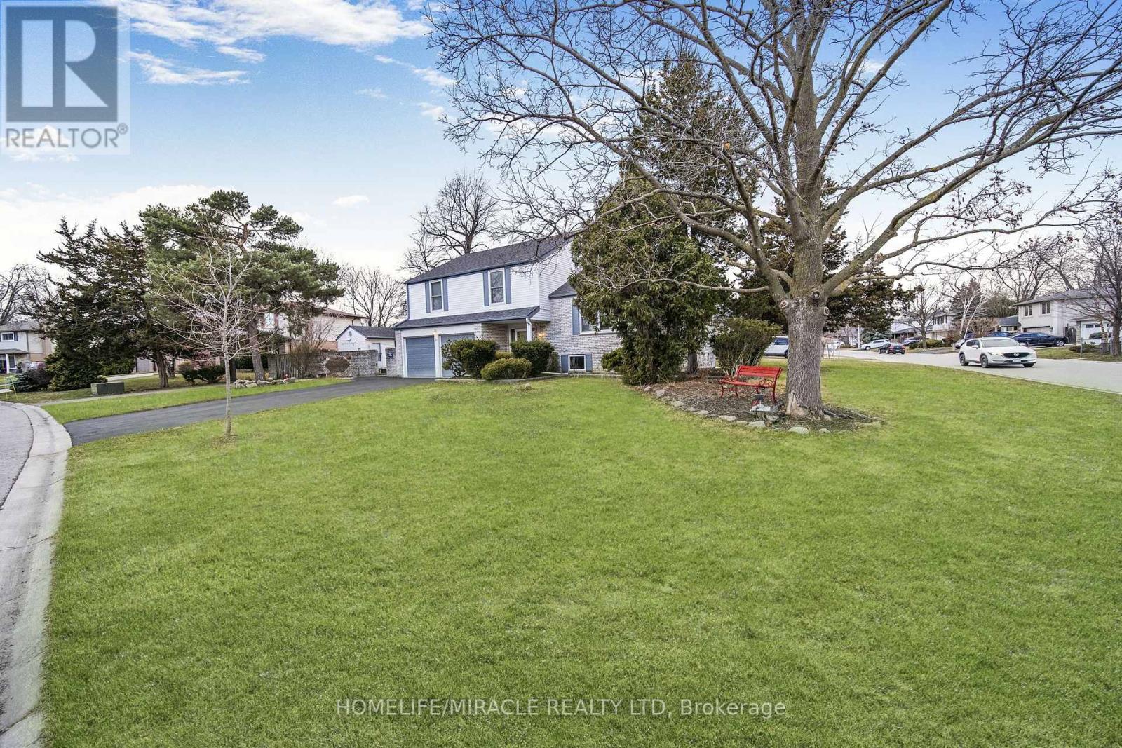 Photo 17 of 38 River View Drive, Brampton ON