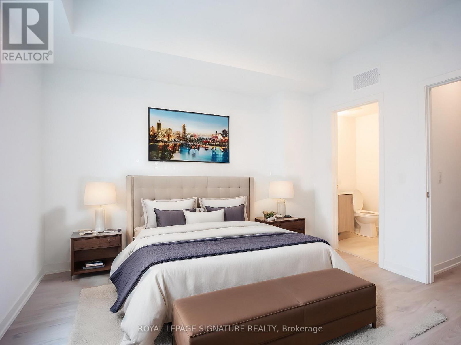 Photo 25 of 64 B Tisdale Avenue, Toronto ON
