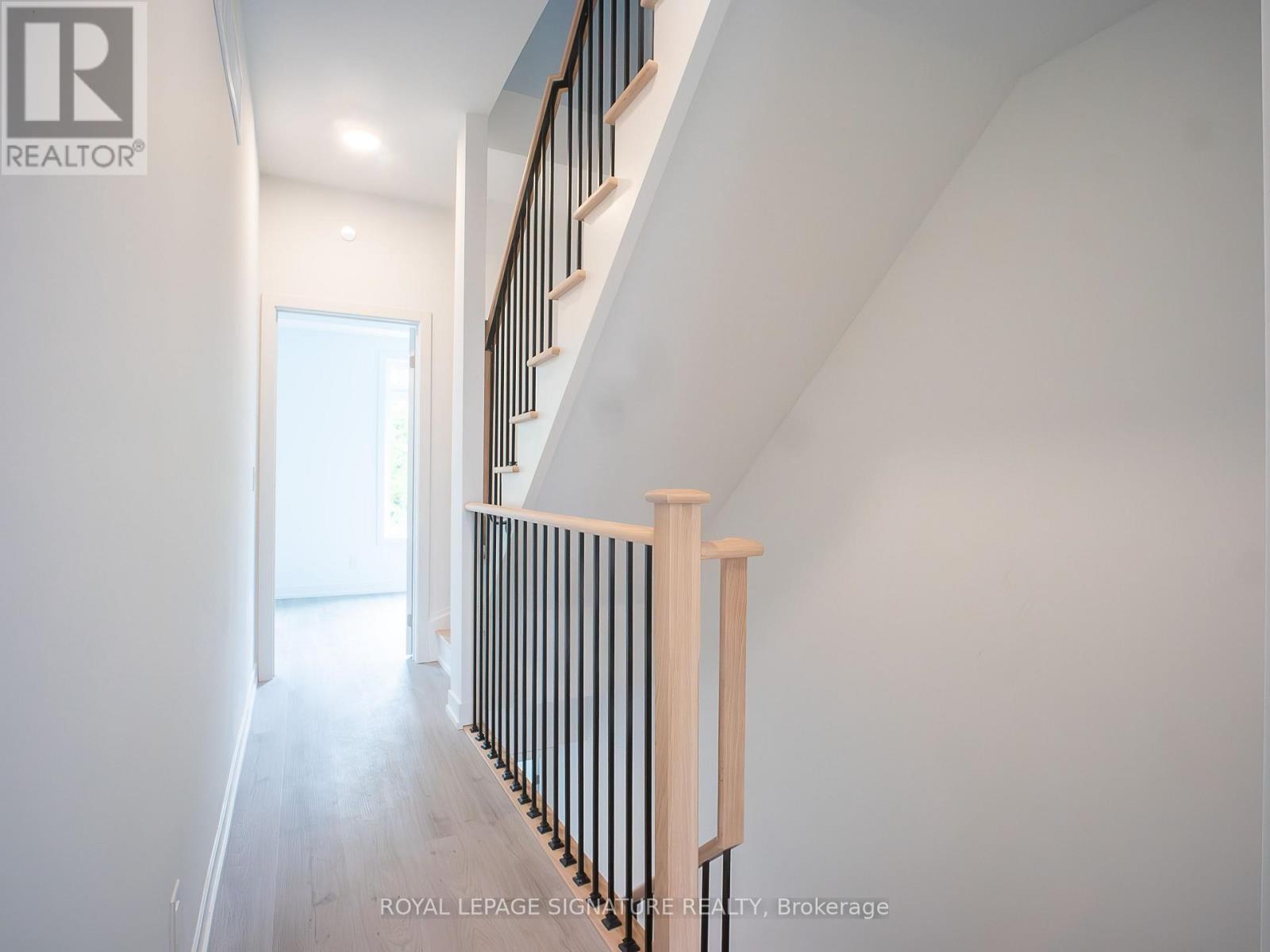 Photo 9 of 64 B Tisdale Avenue, Toronto ON