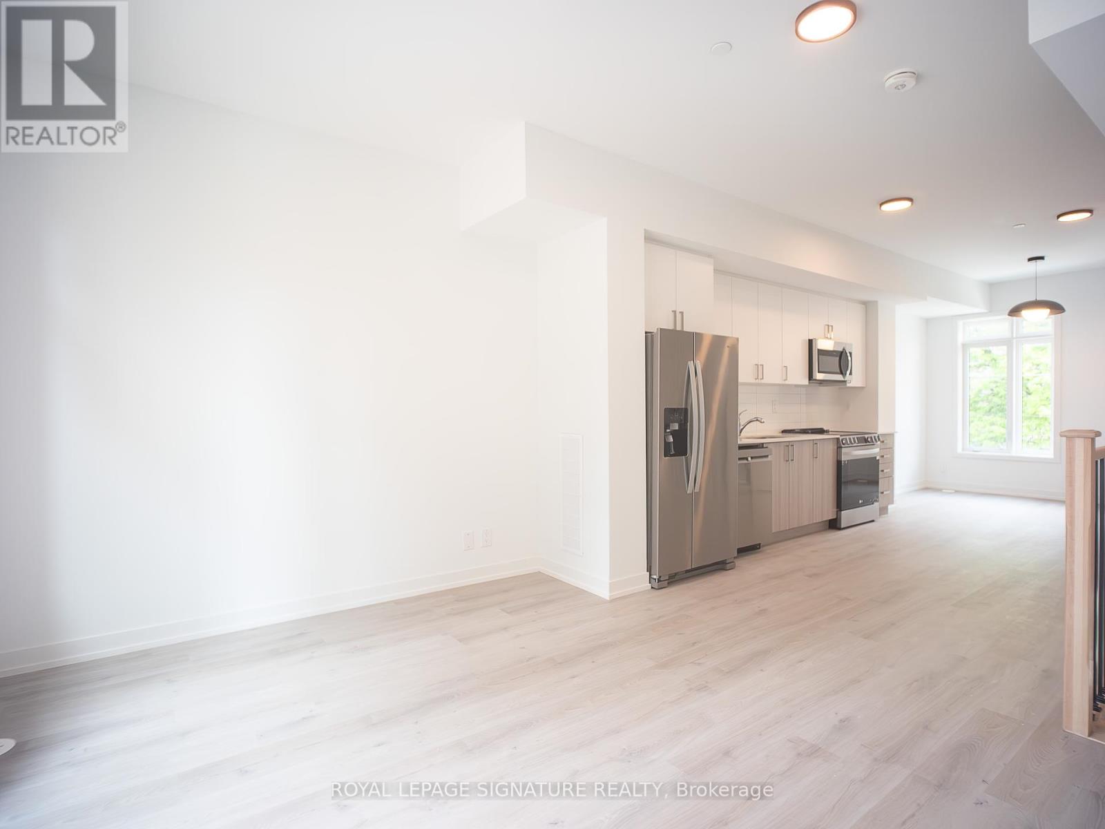 Photo 2 of 64 B Tisdale Avenue, Toronto ON