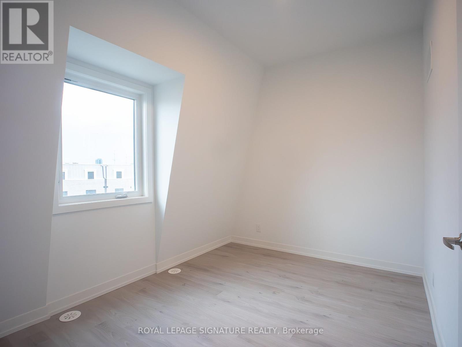 Photo 7 of 64 B Tisdale Avenue, Toronto ON