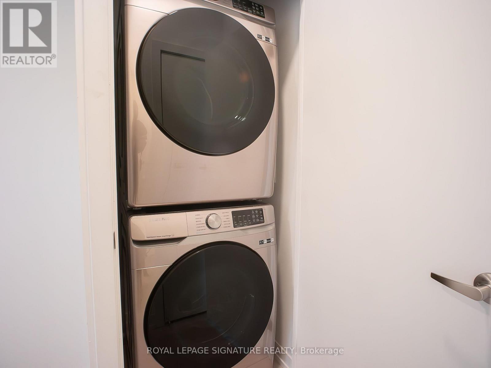 Photo 6 of 64 B Tisdale Avenue, Toronto ON