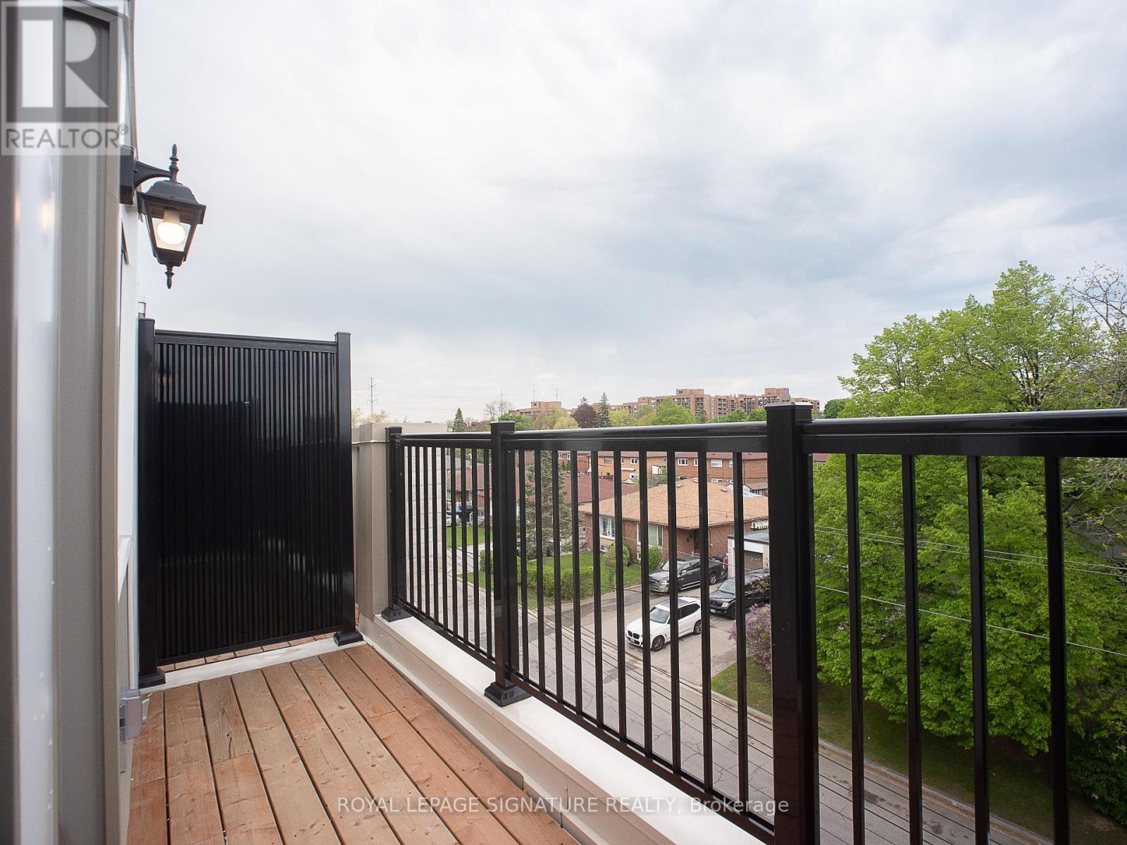 Photo 8 of 64 B Tisdale Avenue, Toronto ON