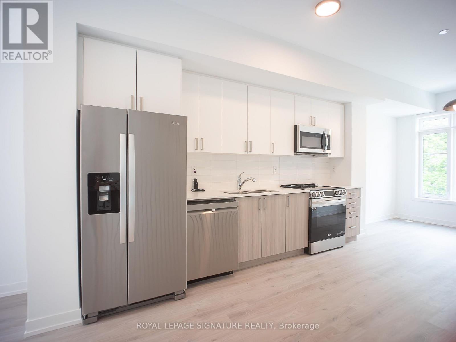 Photo 11 of 64 B Tisdale Avenue, Toronto ON