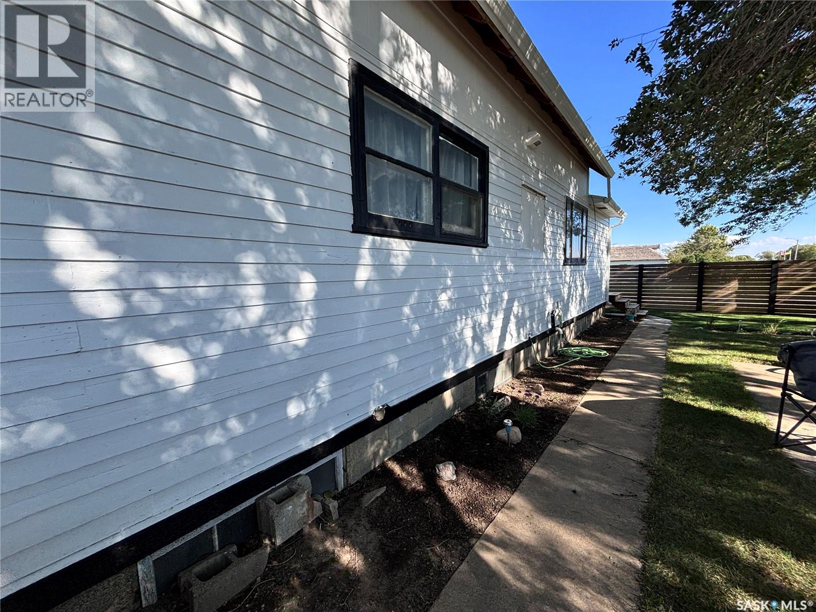 Photo 1 of 780 Railway Avenue, Elbow SK