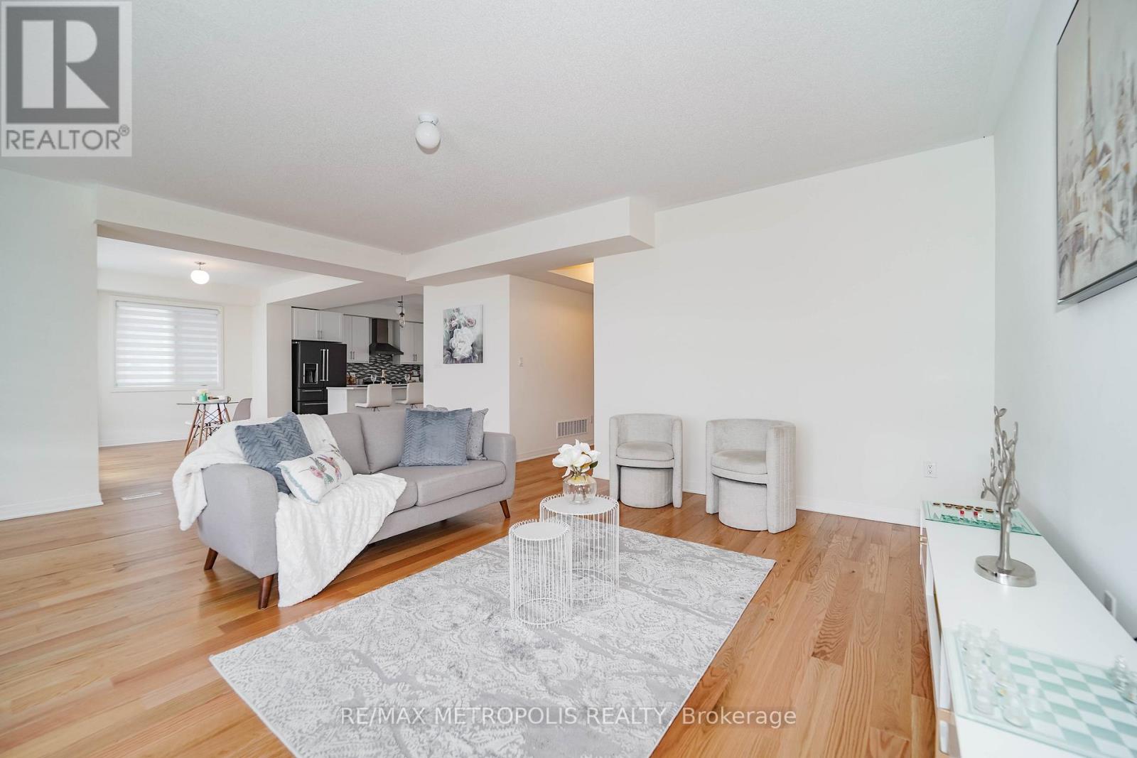 Photo 8 of 11 Yacht Drive, Clarington ON