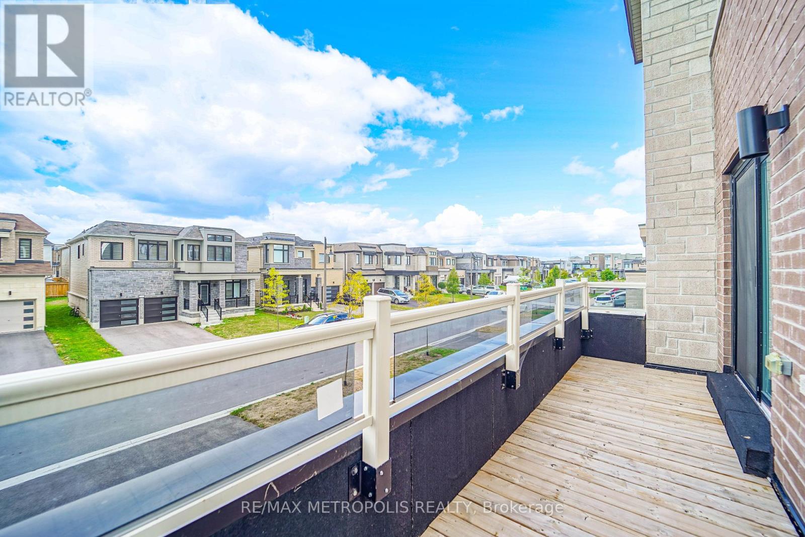 Photo 42 of 11 Yacht Drive, Clarington ON