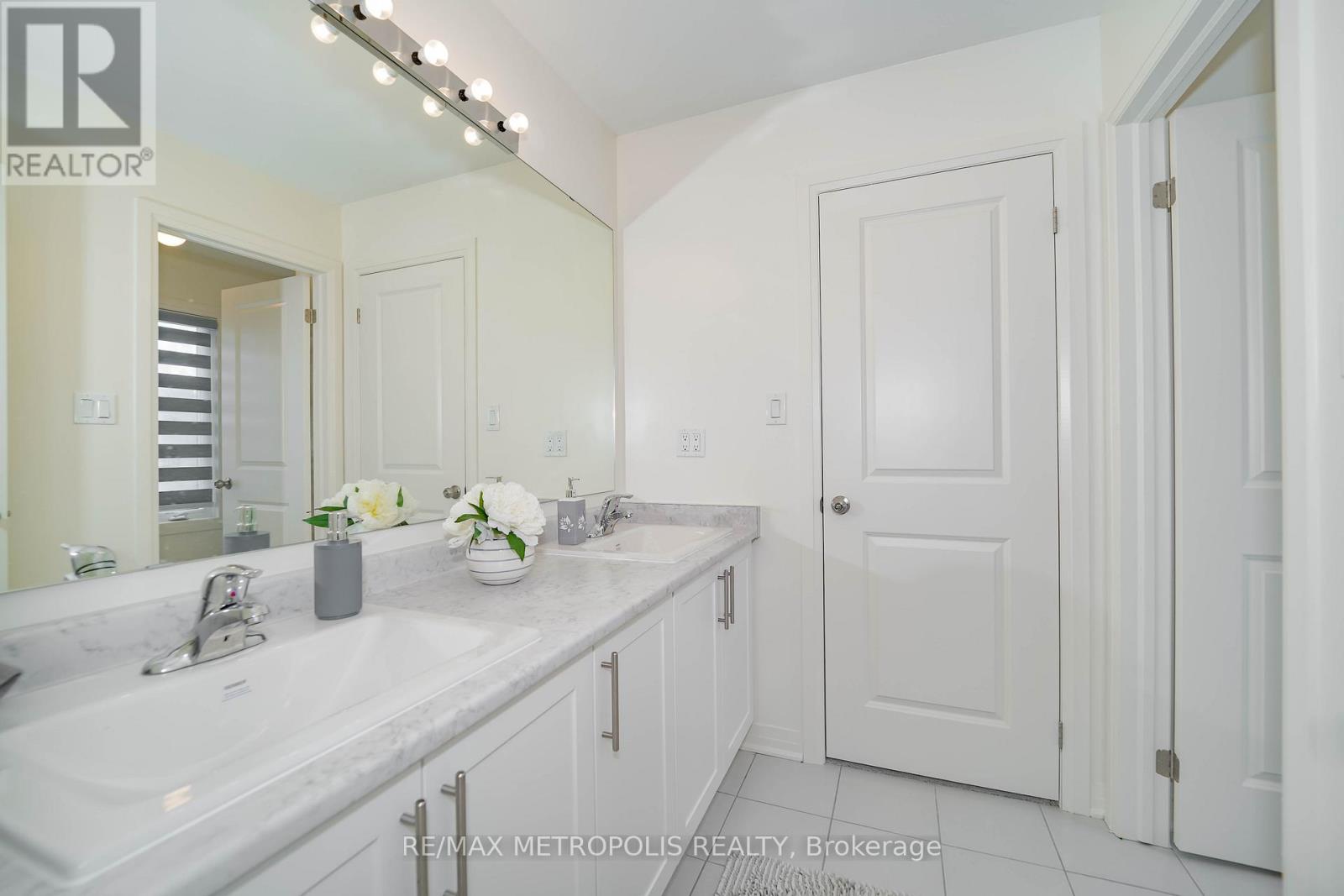 Photo 7 of 11 Yacht Drive, Clarington ON