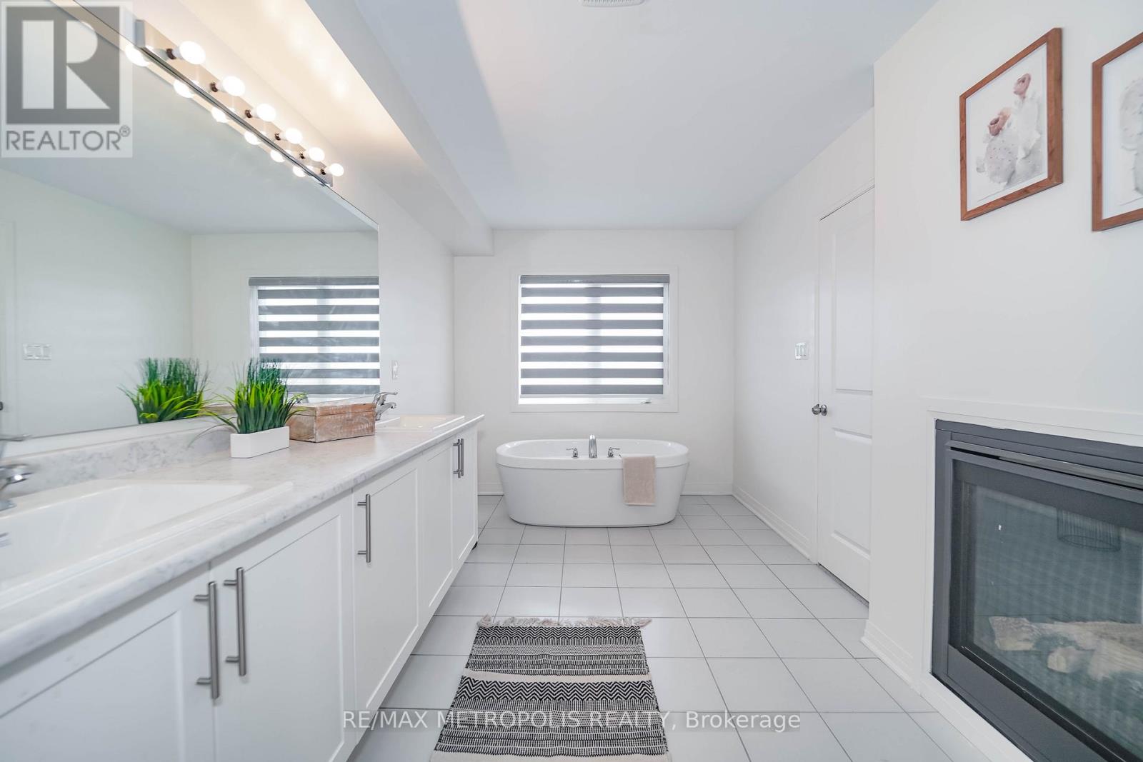 Photo 15 of 11 Yacht Drive, Clarington ON