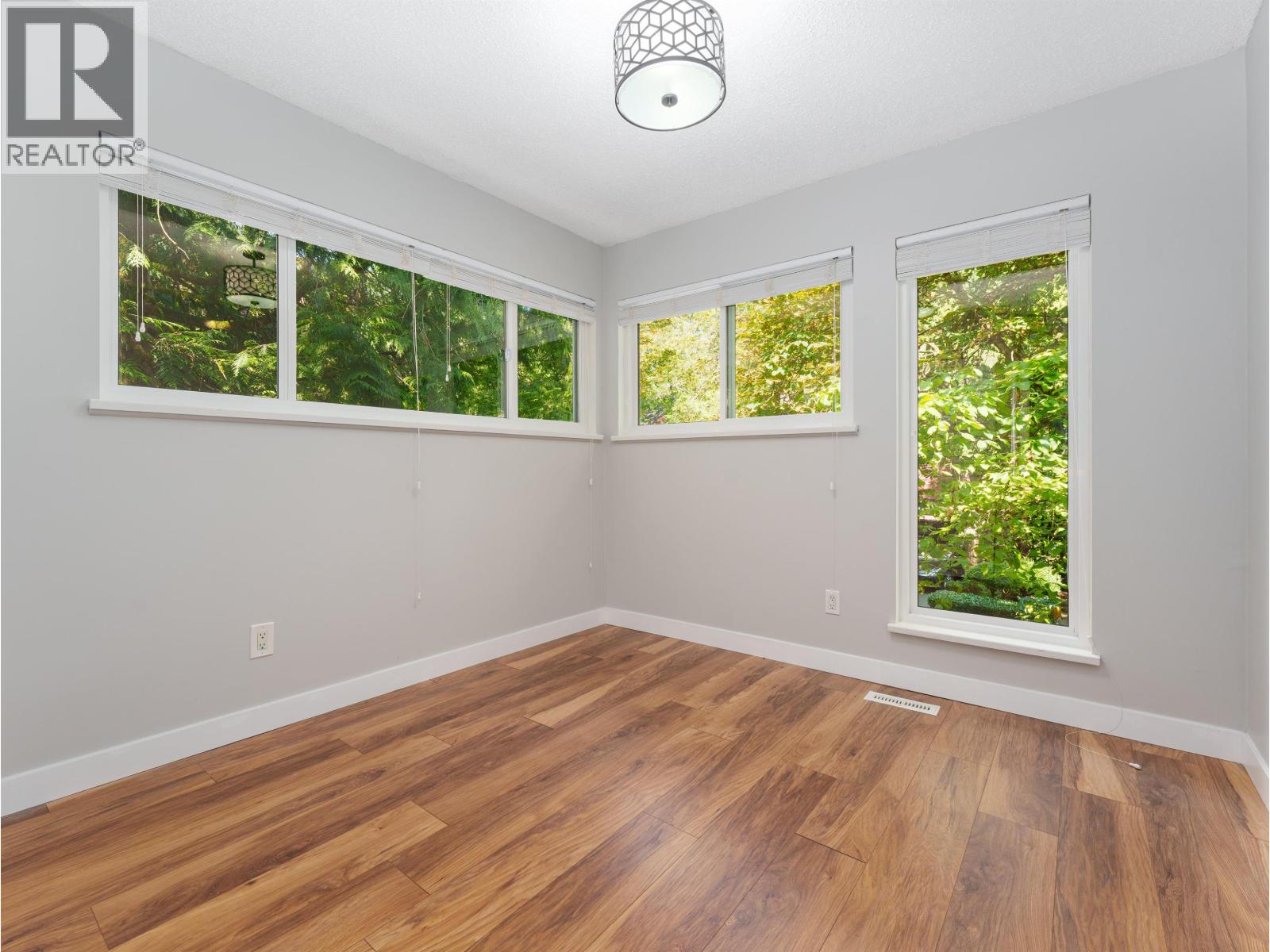 Photo 21 of 4770 Fernglen Drive, Burnaby BC