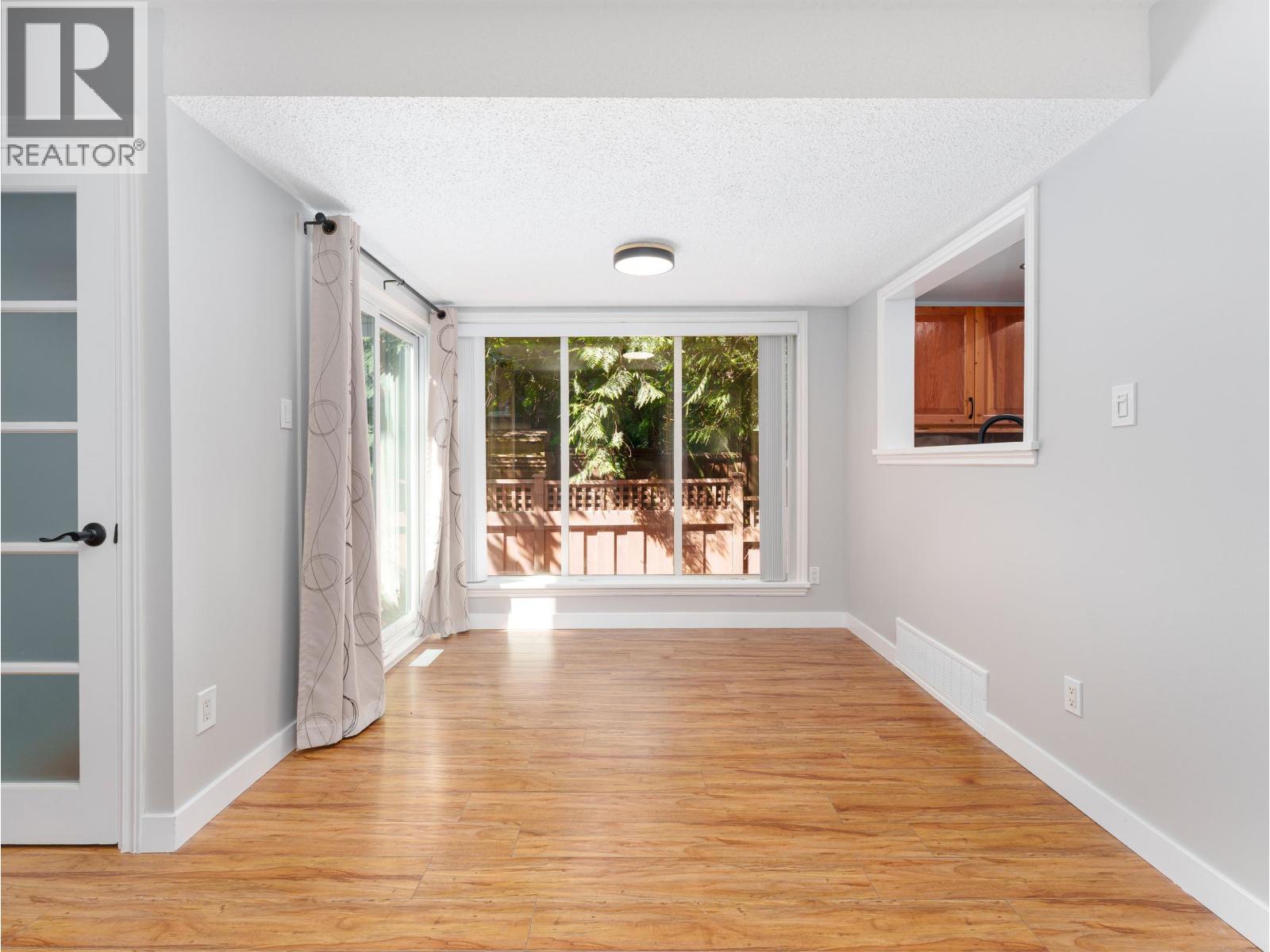 Photo 8 of 4770 Fernglen Drive, Burnaby BC