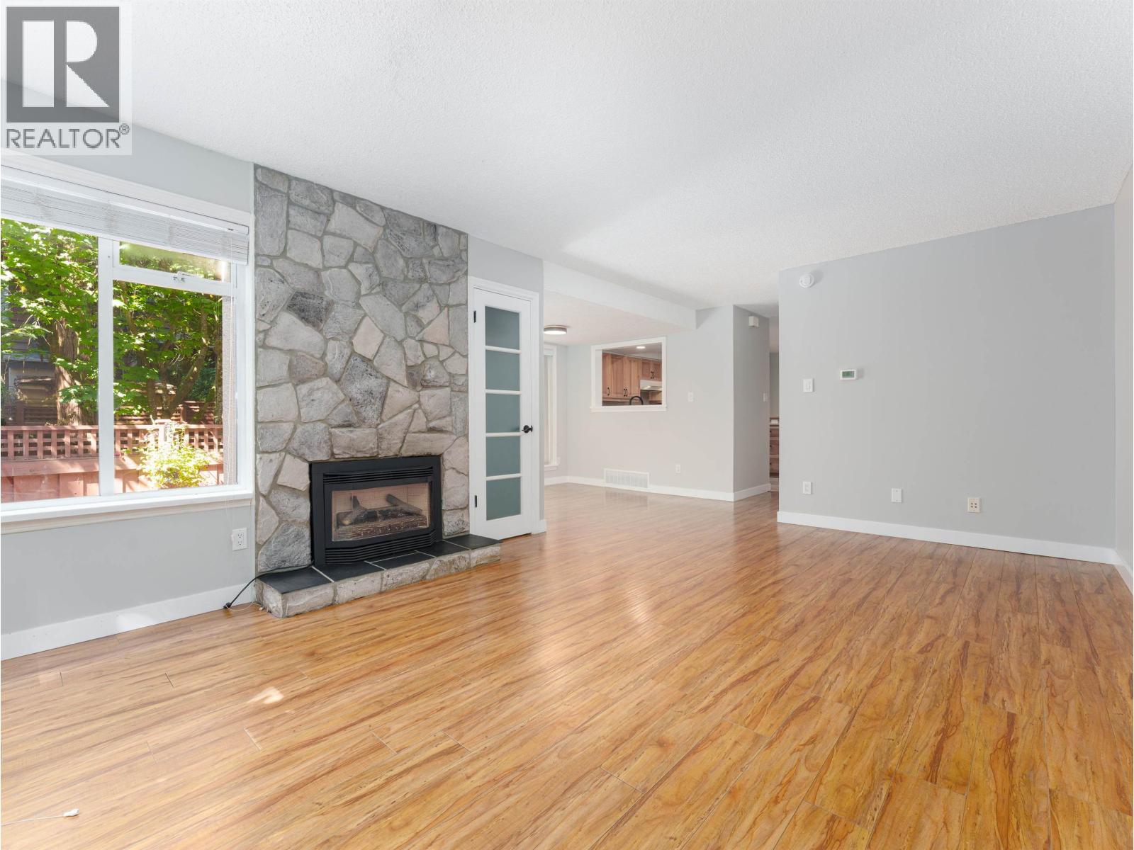 Photo 12 of 4770 Fernglen Drive, Burnaby BC
