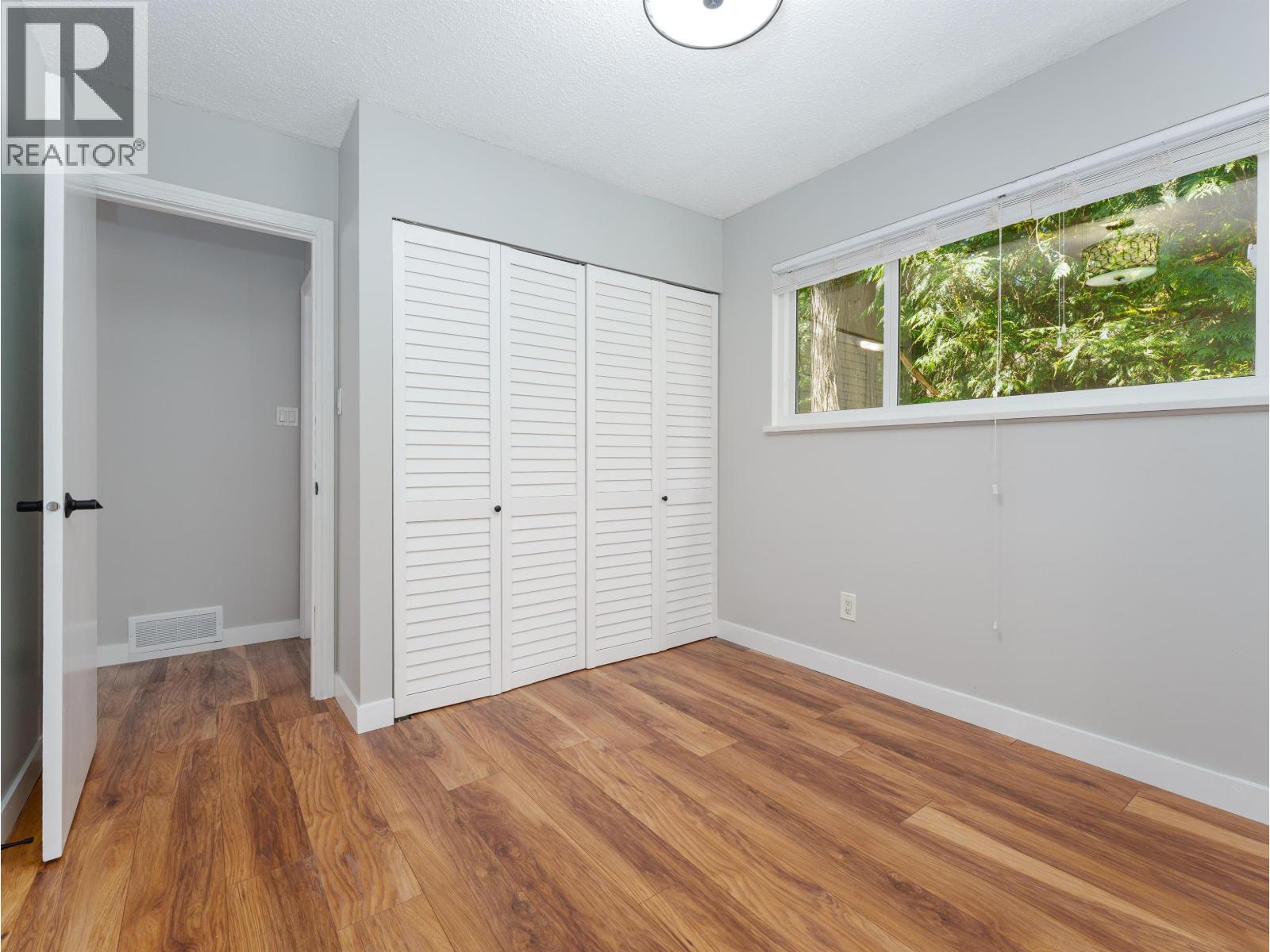 Photo 18 of 4770 Fernglen Drive, Burnaby BC