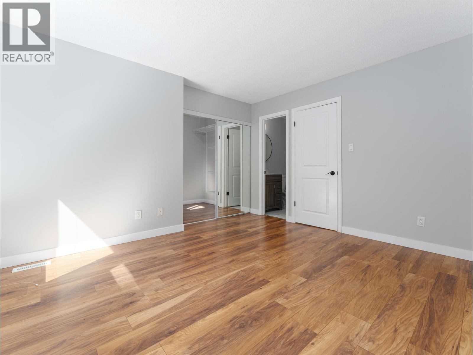 Photo 9 of 4770 Fernglen Drive, Burnaby BC