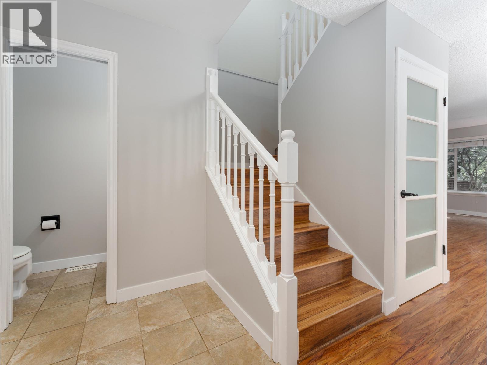 Photo 10 of 4770 Fernglen Drive, Burnaby BC