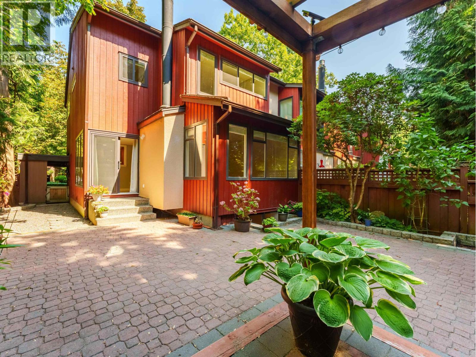Photo 26 of 4770 Fernglen Drive, Burnaby BC