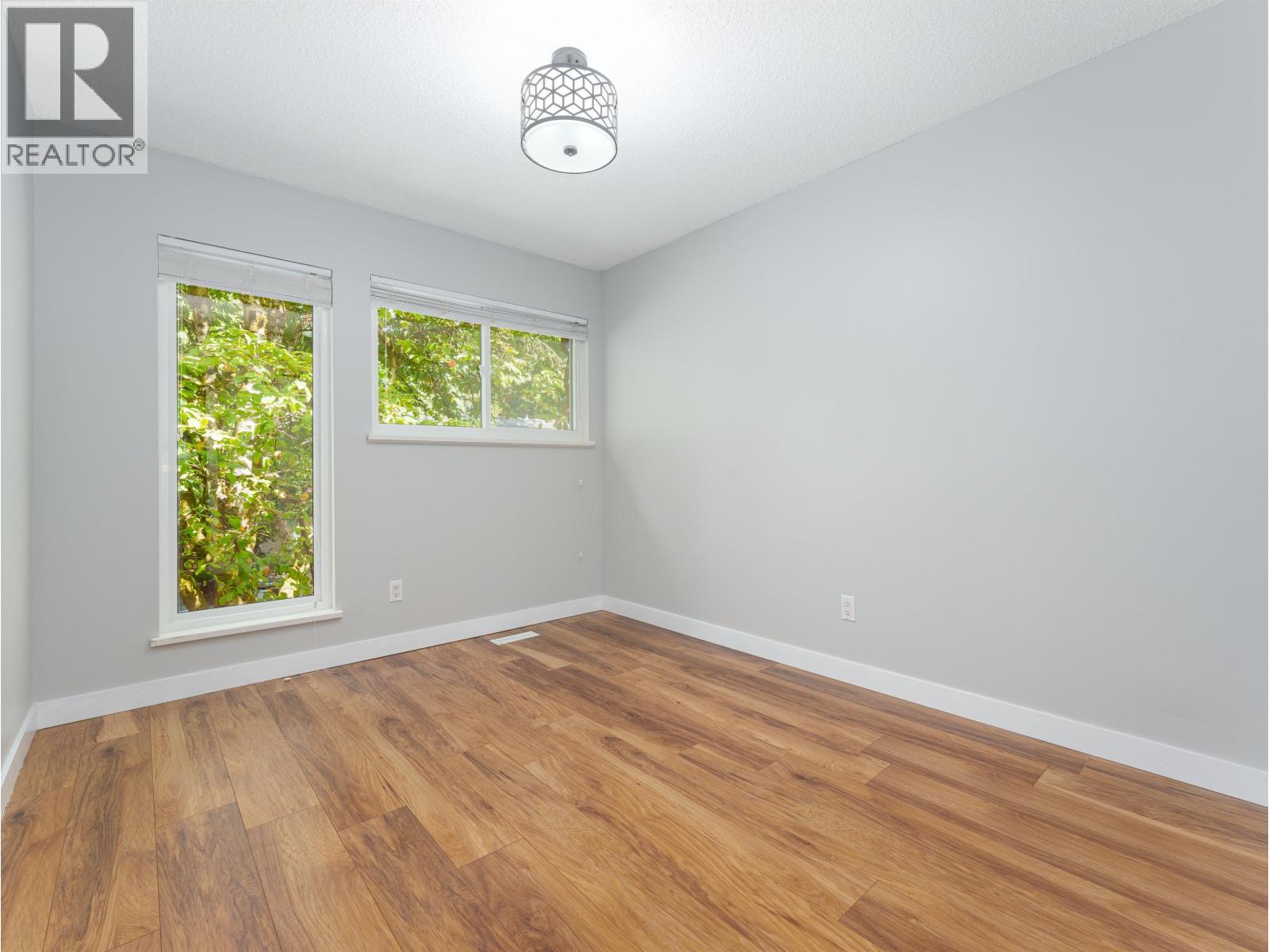 Photo 27 of 4770 Fernglen Drive, Burnaby BC