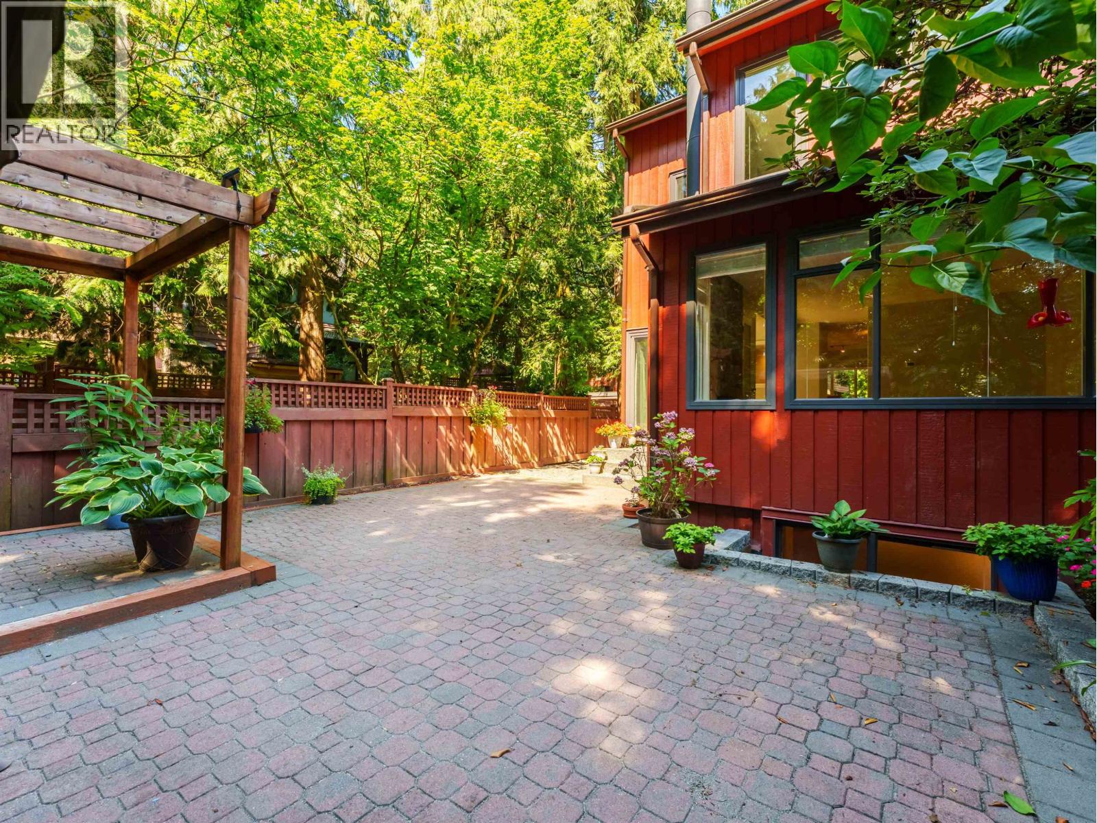 Photo 15 of 4770 Fernglen Drive, Burnaby BC