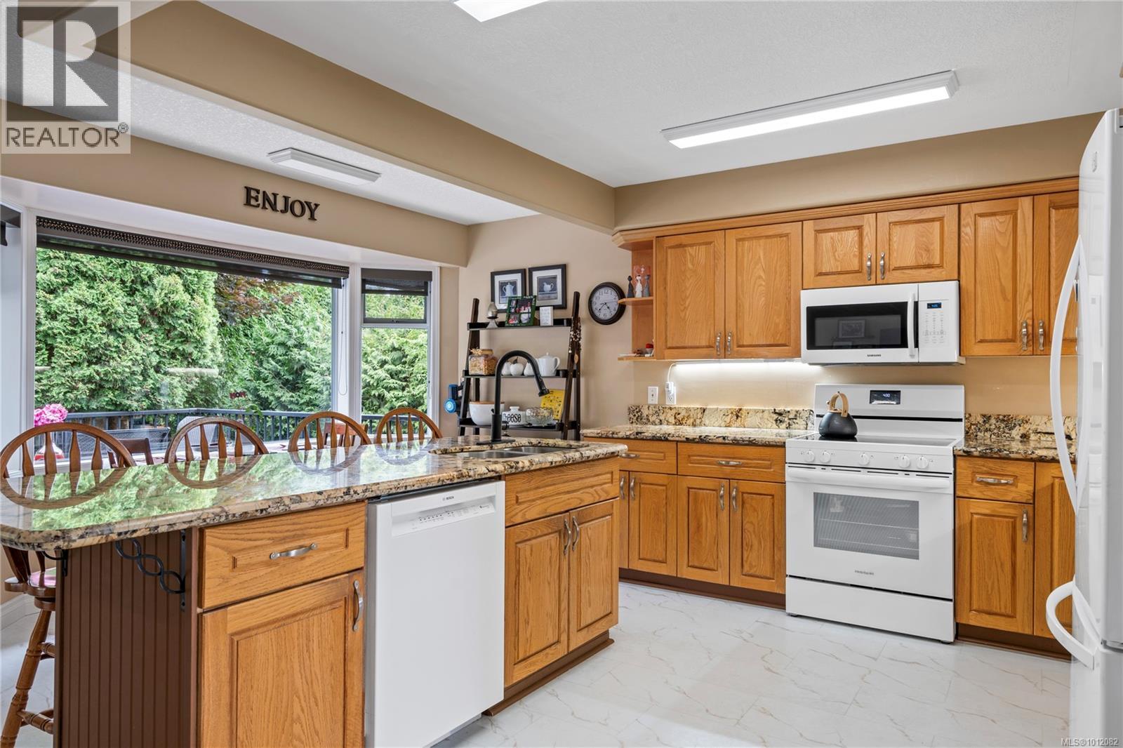 Photo 14 of 1072 Roberton Blvd, Parksville BC