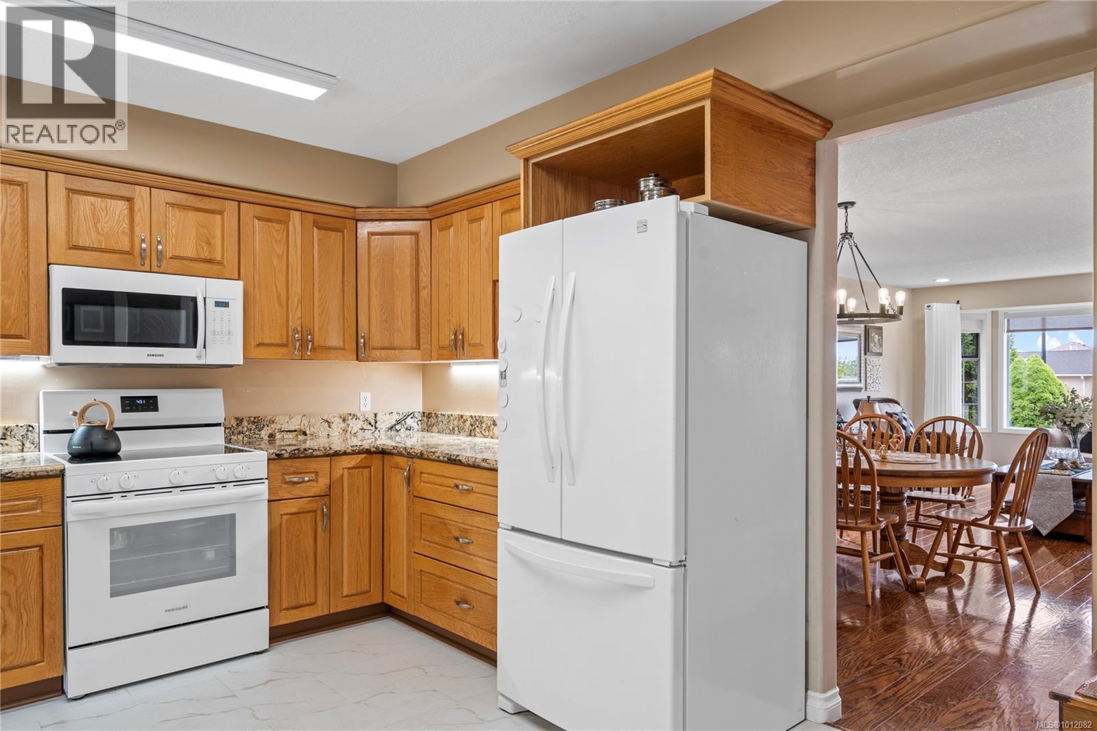 Photo 15 of 1072 Roberton Blvd, Parksville BC