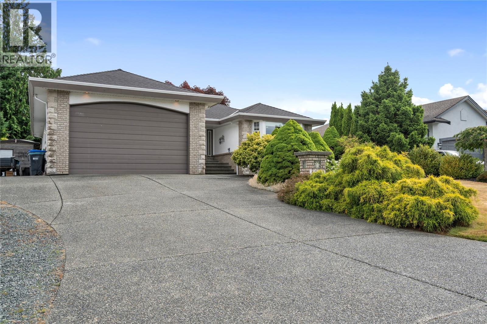 Photo 3 of 1072 Roberton Blvd, Parksville BC