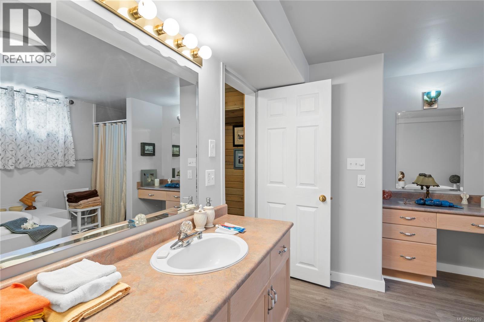 Photo 32 of 1072 Roberton Blvd, Parksville BC
