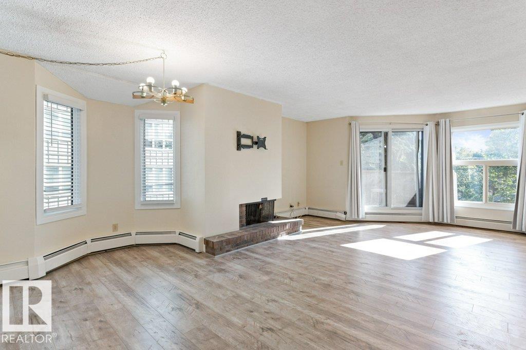 Photo 5 of 11134 83 Av Nw, Edmonton AB
