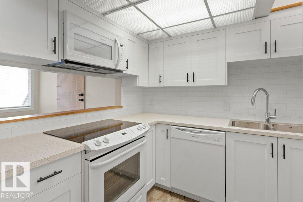 Photo 15 of 11134 83 Av Nw, Edmonton AB