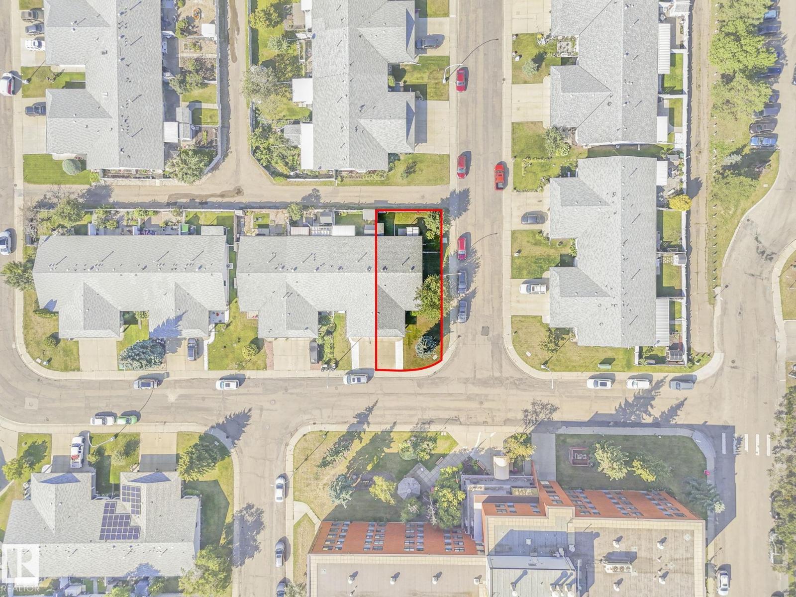 Photo 10 of 13810 75 St Nw, Edmonton AB