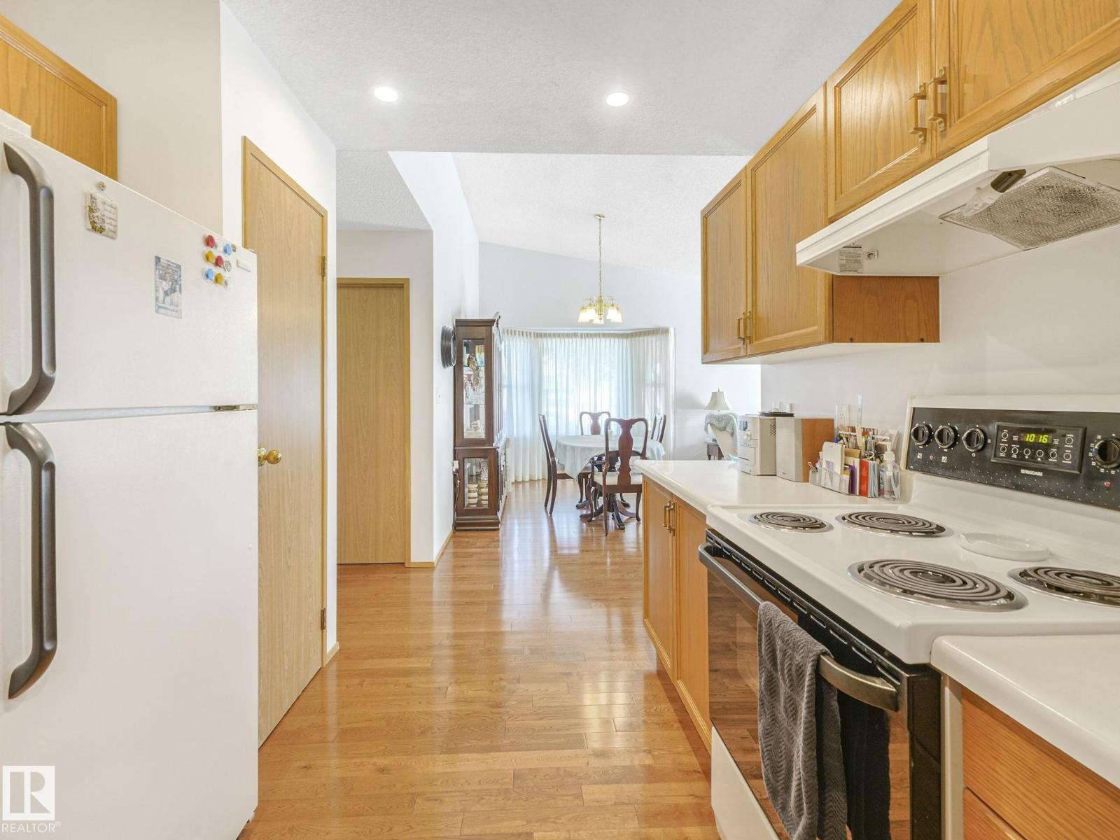 Photo 42 of 13810 75 St Nw, Edmonton AB