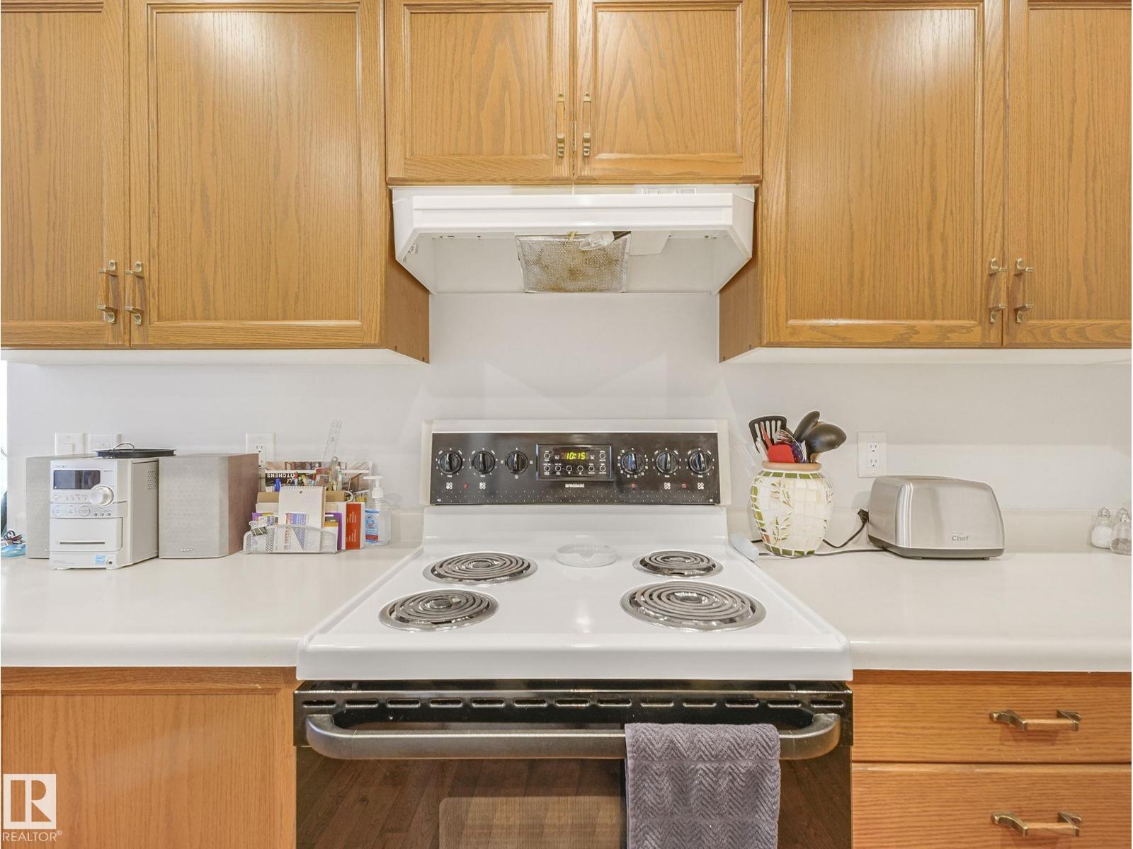 Photo 13 of 13810 75 St Nw, Edmonton AB